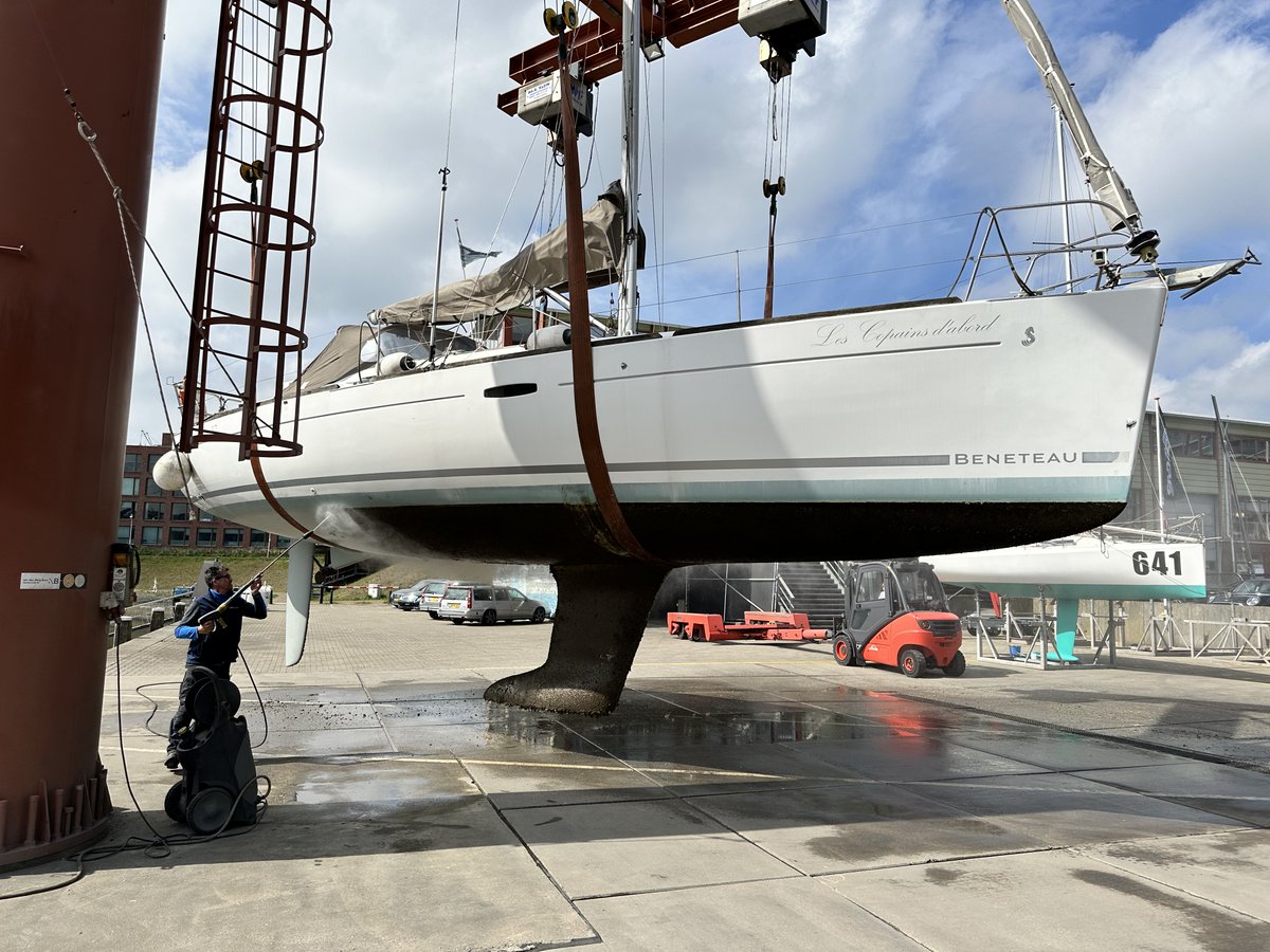 Wij zijn opzoek naar een enthousiaste zzp'er met afiniteit voor boten, die voorlopig voor 2-3 dagen in de week zou willen helpen met hand-en-spandiensten op onze Jachtwerf (helpen met de kraan of onderhoud aan boten)!

Flexibiliteit en in de buurt wonen is een pre!