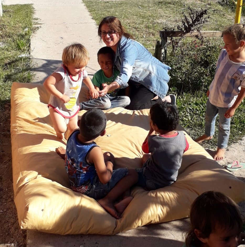 ClaudiFormosa's tweet image. Paso a paso, mi camino se va limpiando. Paso a paso y con pasos firmes, se ordena el universo en el que estoy incluida. Mis pasos lo van a sentir, sobre todo bajo los pies de quienes intentaron verme rendida, intentaron hacerme caer y no lo lograron. Seré noticia... Para algunos…