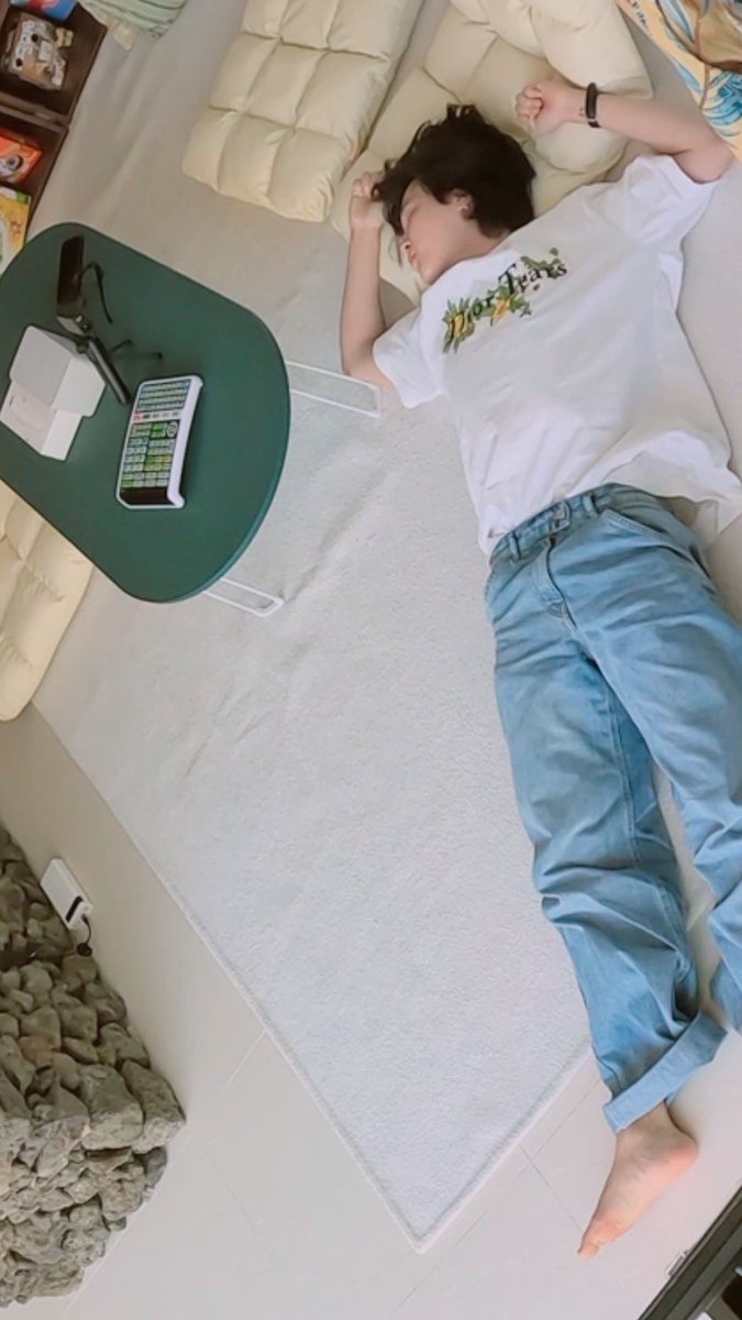 YOUTH_LUV_BTS's tweet photo. 👶🏻🐥💤 https://t.co/mv6dCoJjnB