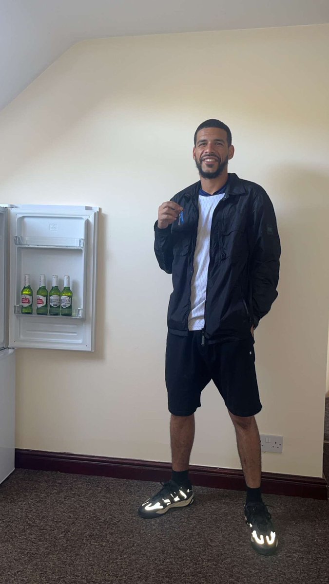 jmightyy93's tweet photo. It’s been a long 2 weeks for me mentally and personally but I’ve took a massive step into the future today a step I never thought I’d take so soon. First time in my 31 years of life I HAVE MY OWN FLAT WORH MY OWN NAME ON THE TENNANCY 🔑🏠 #thefuture #ownplace #happy https://t.co/ez5rGquYDn