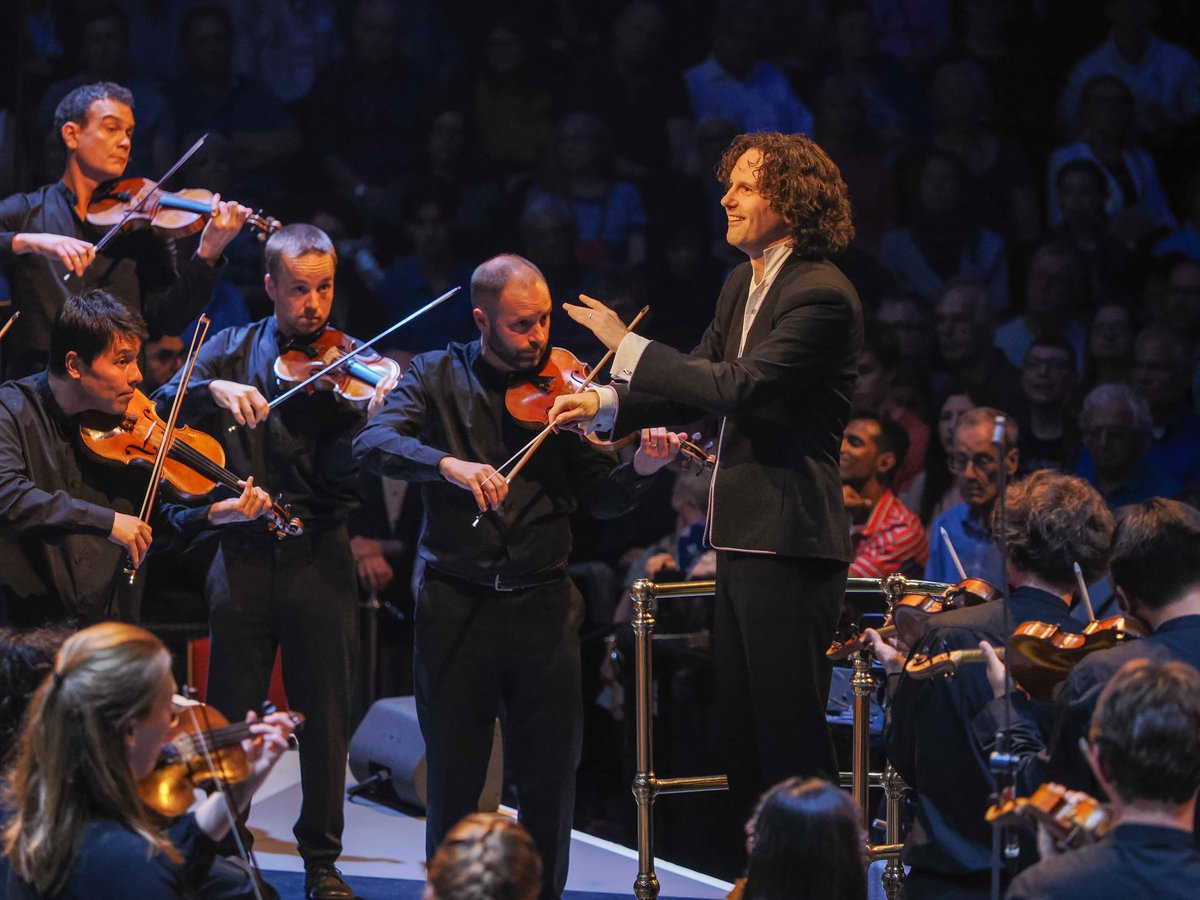 auroraorchestra's tweet photo. Our #BeethovensNinthUnwrapped is now on @BBCiPlayer! Watch our exploration of Beethoven's final symphony with @nicholascollon and actors @rhiannon1may and @ThomasSimper, before we perform the whole piece from memory with @natyouthchoir and @BBCSingers.
 https://t.co/n6teEOjXJh https://t.co/DYK1FHx3YH