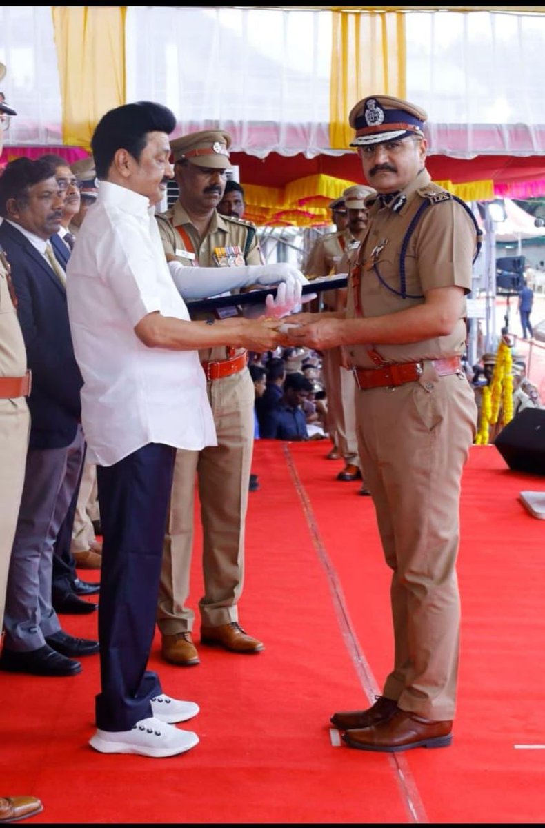 Dr. Maheshwar Dayal, IPS, Director General of Prisons and Correctional Services, received the Police Medal for Meritorious Service in 2021 from the Honourable Chief Minister of Tamil Nadu, Thiru M.K. Stalin, during the Police Medal function at Rajarathinam Stadium on 24.08.2024.