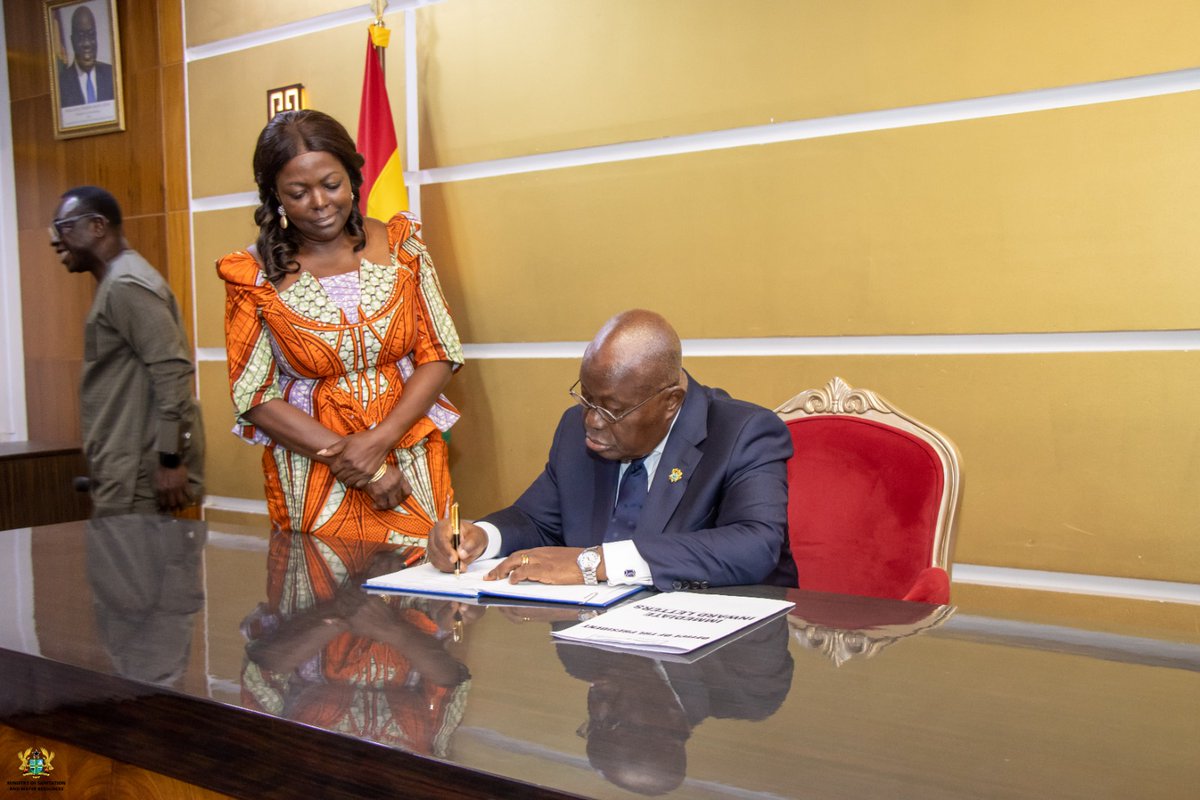 UK in Ghana 🇬🇧🇬🇭 (@ukinghana) on Twitter photo Great news! 🎉
With support from @FCDOGOVUK + partners through the Heads of State Initiatives, <a href="/NAkufoAddo/">Nana Akufo-Addo</a> has signed a historic Presidential Compact on Water and Sanitation committing $1.7 billion annually until 2030 to bring vital water, sanitation, and hygiene services to Great news! 🎉
With support from @FCDOGOVUK + partners through the Heads of State Initiatives, <a href="/NAkufoAddo/">Nana Akufo-Addo</a> has signed a historic Presidential Compact on Water and Sanitation committing $1.7 billion annually until 2030 to bring vital water, sanitation, and hygiene services to