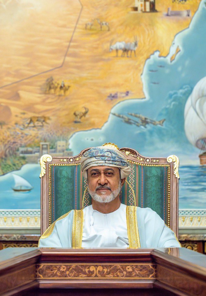 اللهم احفظه بعينك التي لا تنام 
اللهم هيء له البطانة الصالحه 
اللهم ارزقه الصحة والعافية