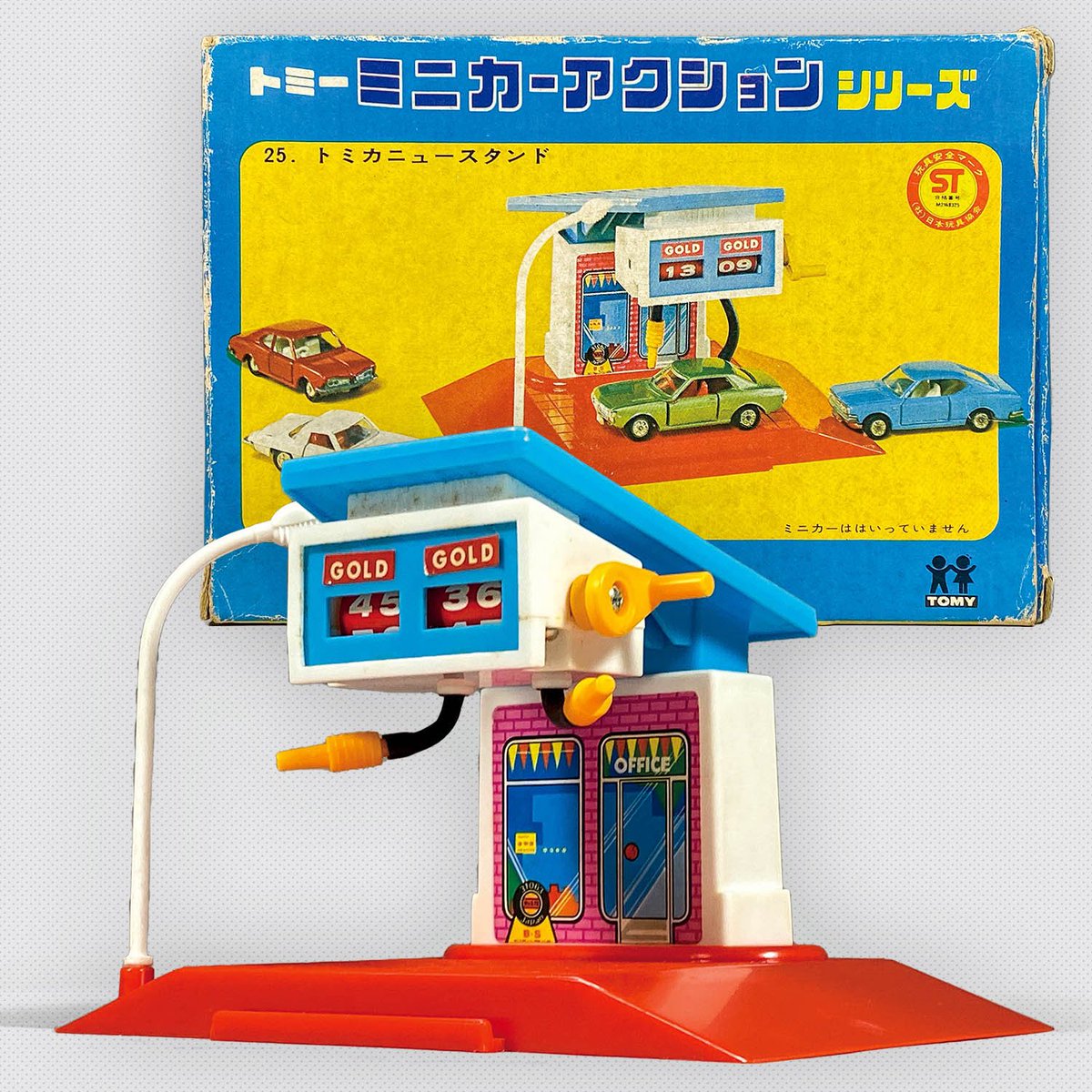 mandarake_syari's tweet photo. 今回のトミカワールド特集、珍しい日本製のミニカーアクションシリーズがおすすめ！イエローとブルーの2色で統一されたパッケージ、コンパクトなサイズに凝ったデザイン、ギミックや遊び心満載、ガレージ付き、夢のマイホームや未来感のあるレストラン、ガソリンスタンド…ぜひこの機会に！

＃トミカ https://t.co/3l2Xd1OEkt