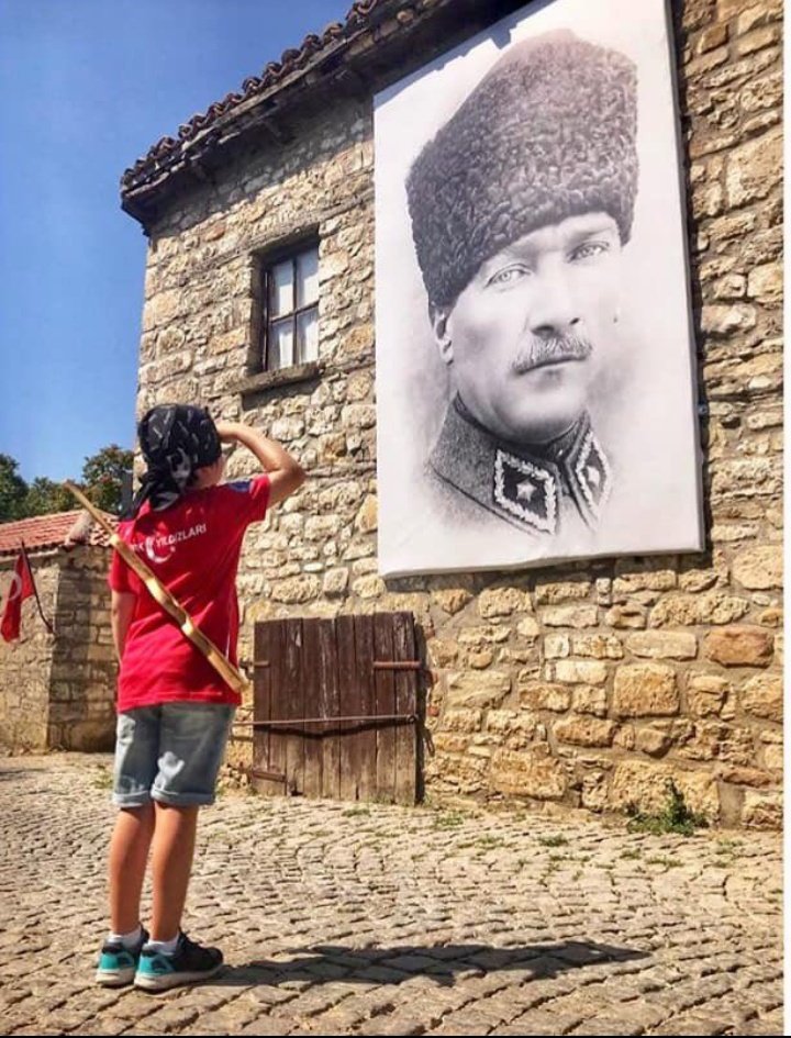 Milli bayramlarını kutlamayan milletler, dini bayramlarını kutlayacak vatan bulamazlar.
Milli bayramlarımıza sıkı sıkı sahip çıkıp, doya doya kutlayın.  🇹🇷🫡
Gazi Mustafa Kemal Atatürk 🇹🇷

#30AgustosZaferBayramı