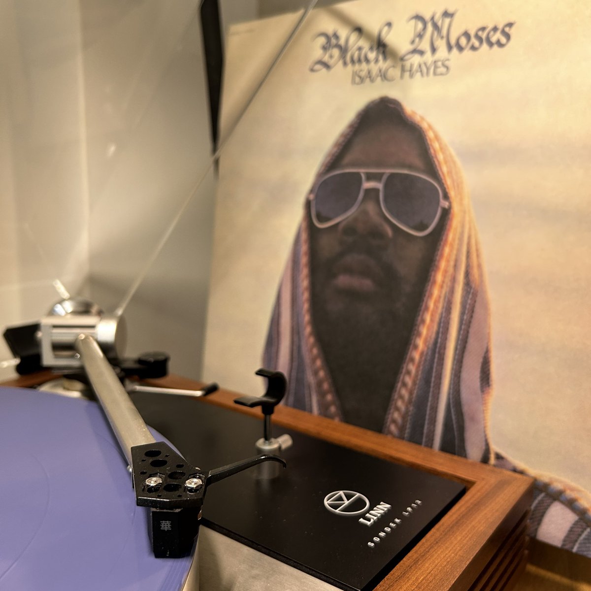 bluesbreaker196's tweet photo. I am sinking into a sea of soulful sumptuousness
#IsaacHayes
#BlackMoses
@VinylMePlease https://t.co/E6Kb5RtOtF
