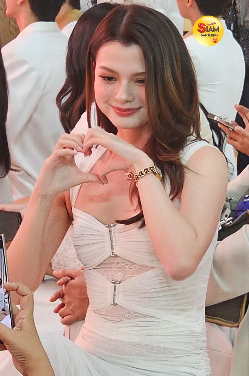 siambanterng1's tweet photo. น่ารักไม่พัก ❤️  #เบคกี้รีเบคก้า 
ในงาน EXTRAORDINARY OIL WITH BECKY
#LOrealParisTHxRebecca
#LOrealParisTH #ExtraordinaryOil
#beckysangels https://t.co/9OZaC18sKg