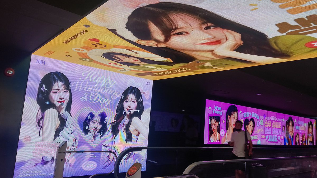 仁川空港に
ウォニョンの
センイル広告もあった⸜(*˙꒳˙*)⸝