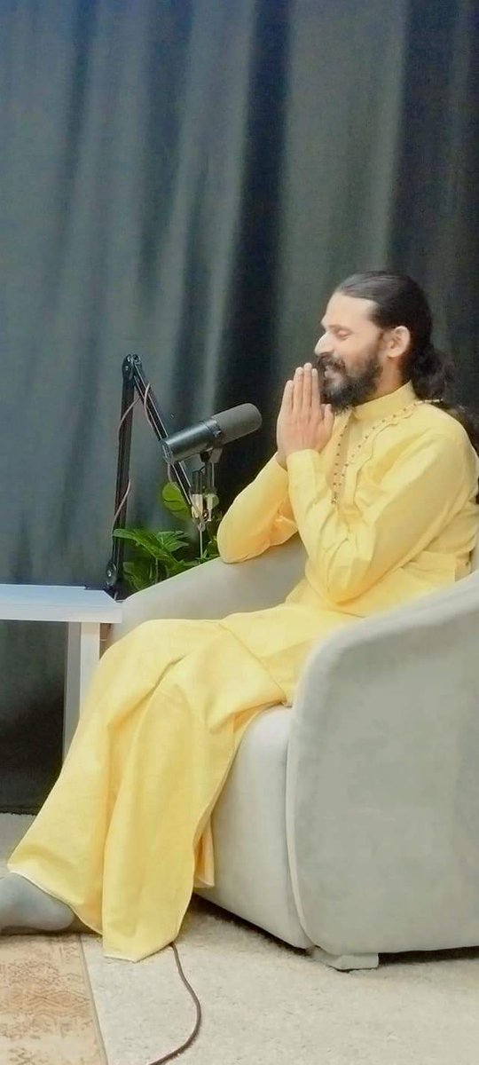 प्रियजन नमस्कार🙏
पड्काष्टको यस अंकमा हामीले युवा सन्त चैतन्य कृष्णसँग संवाद गरेका छौं।
धर्म कुनै अभियान नभएर मान्छे हुनुको बोध हो र धर्म मात्र होइन निरपेक्ष भन्ने केही पनि हुँदैन भन्ने चैतन्य कृष्णसंगको यो संवाद मैले गरेका धेरै संवादमधेको एक उत्कृष्ट संवाद हो 
प्रतीक्षा गर्नुस्
