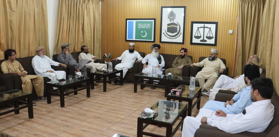 JIPOfficial's tweet photo. پشاور - پشتون تحفظ موومنٹ کے سربراہ منظور پشتین کی جماعت اسلامی خیبرپختونخوا کے دفتر آمد، امیر صوبہ پروفیسر محمد ابراہیم خان سے ملاقات۔ امن و امان کی مخدوش صورتحال اوردیگرامور پر تبادلہ خیال ہوا۔ https://t.co/S4KGuZwldQ