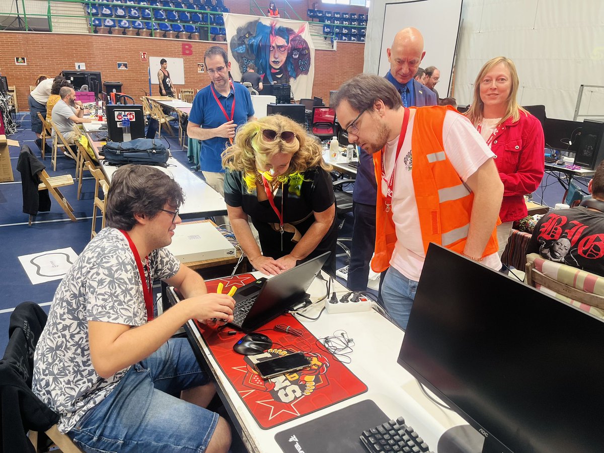 Aytoburgos's tweet photo. 🎮 La alcaldesa Cristina  Ayala ha inaugurado una nueva edición de #UBUParty, después de que el pasado año se recuperase esta cita para los amantes de los videojuegos.

Ayala ha agradecido a la Asociación Burgos Gaming su trabajo como organizadores del evento. https://t.co/m0RlpMkJl1