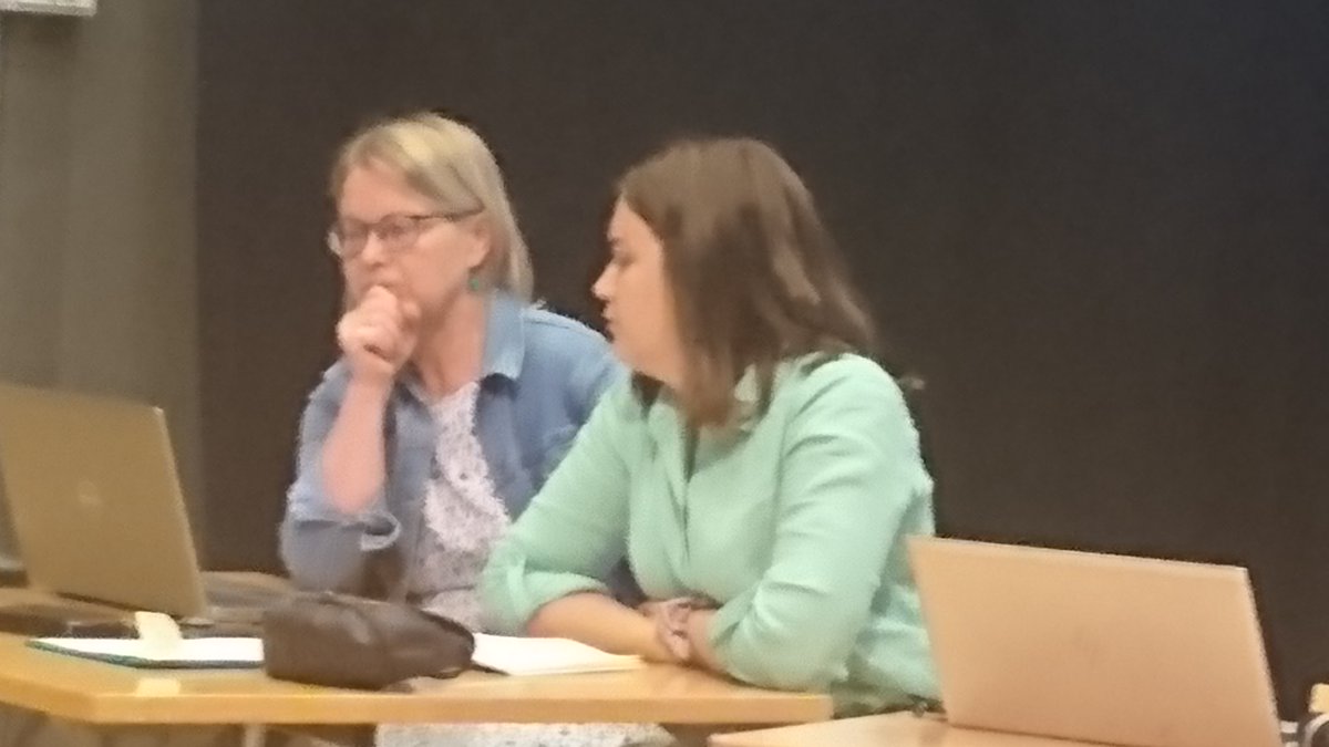 KyostiVarri's tweet photo. Kuntaliiton toiminnassa erilaiset kuntaverkostot ovat tärkeitä. Tällä kertaa Kuntaliiton valtuuskunnan asettama pienten kuntien neuvottelukunta kokoontui kokoukseensa ajankohtaisten teemojen pariin Petäjävedellä. @arto_kummala @MetsaviVille @olgamariaop @TimoReina @Kuntaliitto https://t.co/l7Cex59P0g