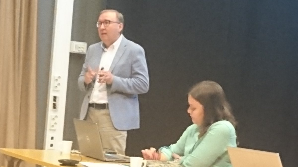 KyostiVarri's tweet photo. Kuntaliiton toiminnassa erilaiset kuntaverkostot ovat tärkeitä. Tällä kertaa Kuntaliiton valtuuskunnan asettama pienten kuntien neuvottelukunta kokoontui kokoukseensa ajankohtaisten teemojen pariin Petäjävedellä. @arto_kummala @MetsaviVille @olgamariaop @TimoReina @Kuntaliitto https://t.co/l7Cex59P0g