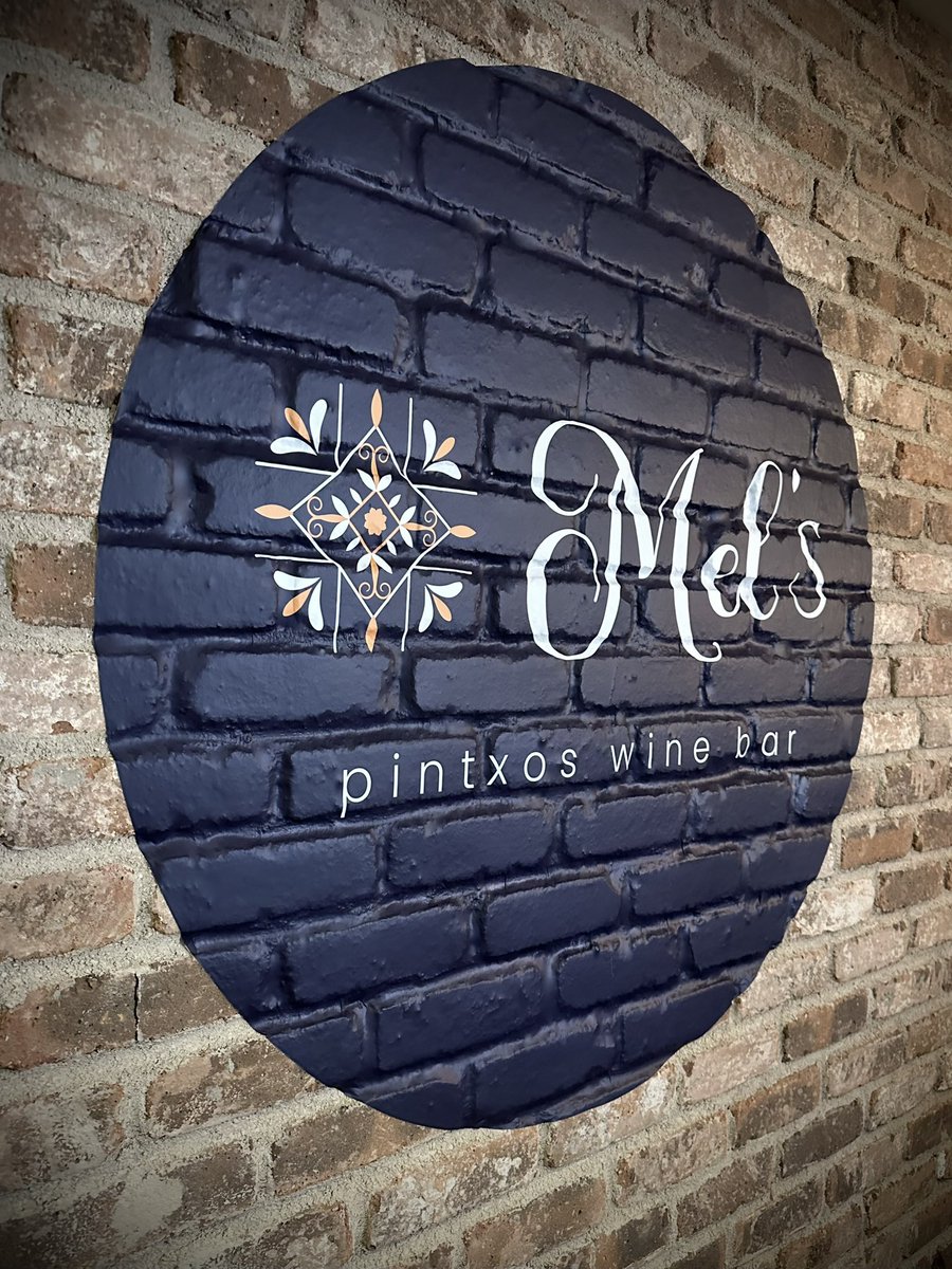 robvanbambergen's tweet photo. Mel’s pintxos wine bar, heerlijk eten en lekkere wijntjes. Nu met  wanddecoratie van YOW ! https://t.co/FgjBOoUk4t