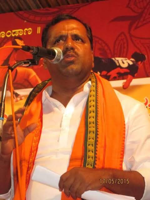 <a href="/rajanna_rupesh/">ರೂಪೇಶ್ ರಾಜಣ್ಣ(RUPESH RAJANNA)</a> ಕೇಸರಿ ಶಾಲು ಧರಿಸಿದ ಮಾತ್ರಕ್ಕೆ ಅವರು ಸಂಘ ಪರಿವಾರದವರು ಎನ್ನುವಂತಿದ್ದರೆ ಇವರೆಲ್ಲ ಯಾವಾಗ ಸಂಘ ಪರಿವಾರ ಸೇರಿದ್ದು?