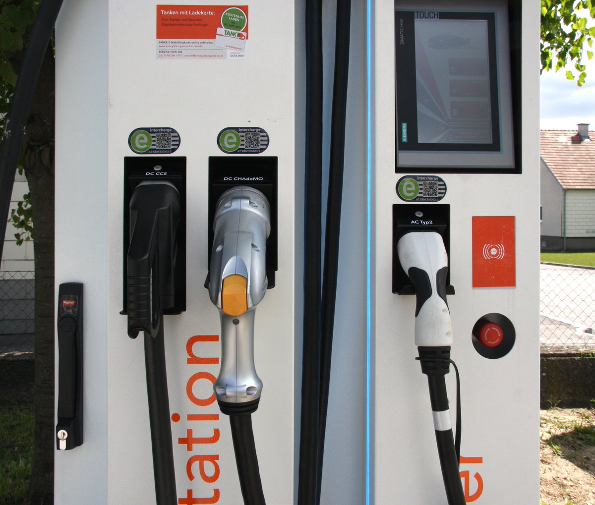 1evapp's tweet image. 32 charging points added in Austria!

We are gradually adding charging stations from our partners throughout Europe - both small and large, so that your journey by electric car goes smoothly.

Today we have added more charging points of the operator Leikermoser Energiehandel.