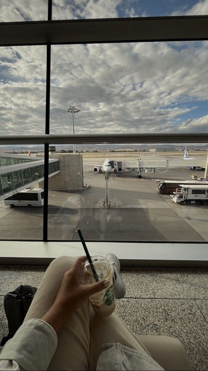 itsheeer_'s tweet photo. Manifesting ✨️✈️🛫 https://t.co/MeViD6dgbk