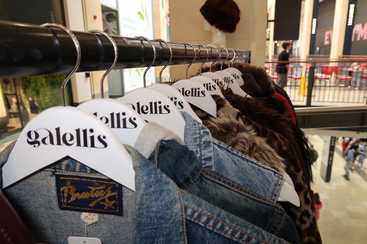 Join us this weekend for a vintage fashion event like no other! Explore chic designer collections, dive into the latest streetwear vibes, and uncover timeless vintage treasures that never go out of style. 
#vintagefashion #styleinspo #fashionevent