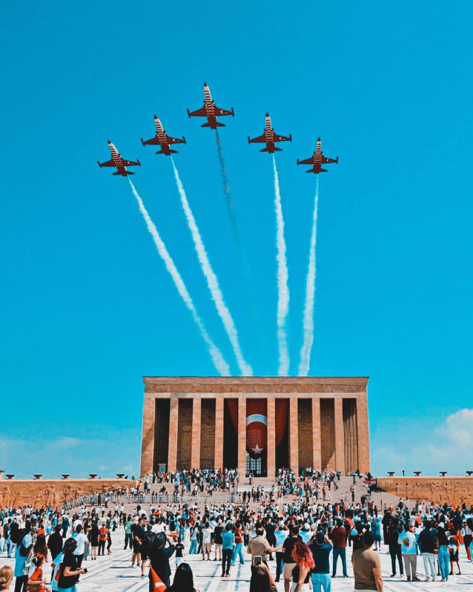 "Ecdâdımızın heybeti ma'rûf-i cihândır. Fıtrat değişir sanma, bu kan yine o kandır."

Büyük Atatürk, rahat uyu..
Emanetin emin ellerde!
#30AgustosZaferBayrami