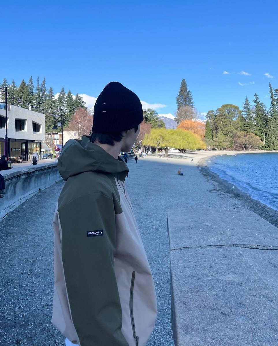 bbyeonwooseok's tweet photo. 🏔️😎
@discoveryexpedi 

#변우석 #ByeonWooSeok #ビョンウソク #邊佑錫 #บยอนวูซอก https://t.co/0fFWbJdcQb