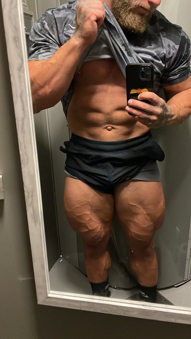 Another leg day in the bag https://t.co/JOwgqbFkkx https://t.co/qNLNIPI8FT