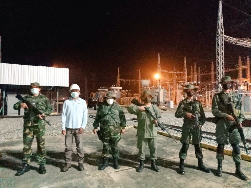 joseleandro60's tweet image. Como CARAJO hace la oposición para hacer un sabotaje al Sistema Eléctrico y causar un #Apagon Nacional
SI TODAS las instalaciones eléctricas están MILITARIZADAS ?
La Culpa es de la INCOMPETENCIA de Corpoelec