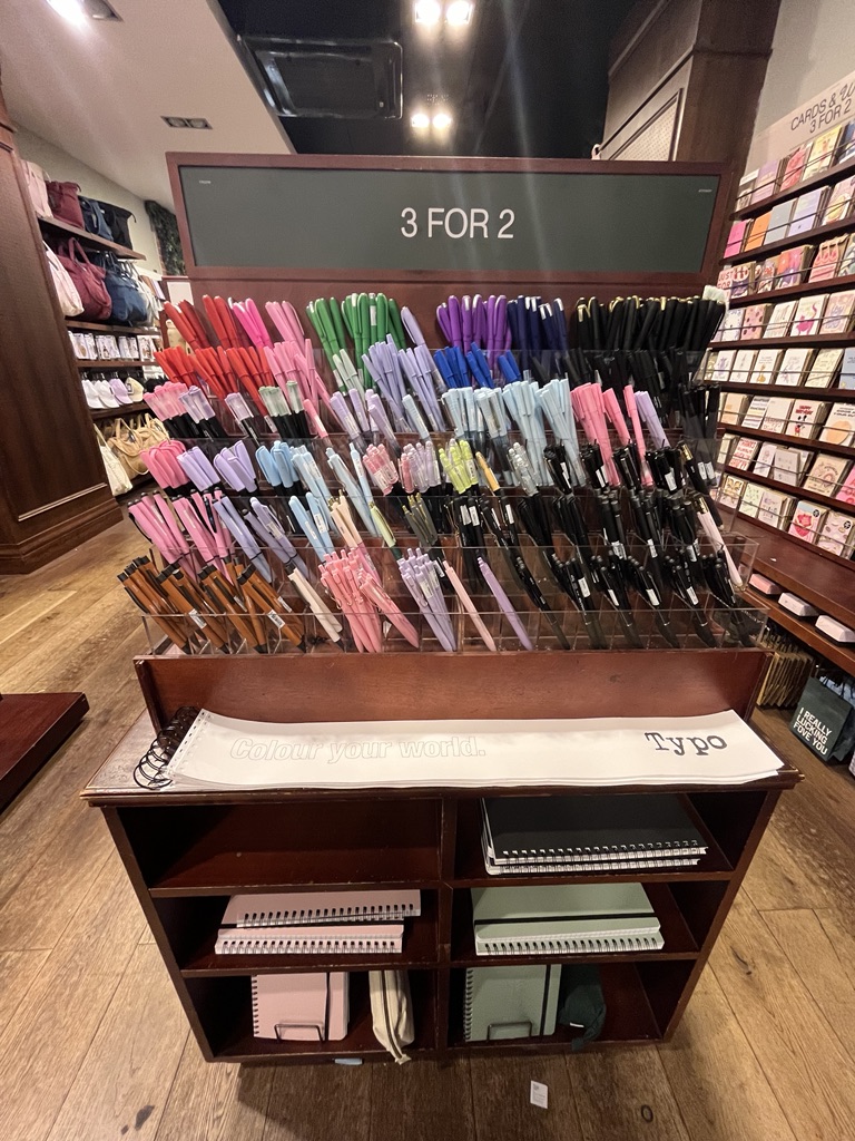 Grab last-minute back-to-school essentials from @Typo! From minimalist designs to bold and fun prints, their notepads, pencil cases, backpacks, and more are perfect for getting them motivated and organised for the year ahead ✏️
#BackToSchool #typo #lionyard #cambridge