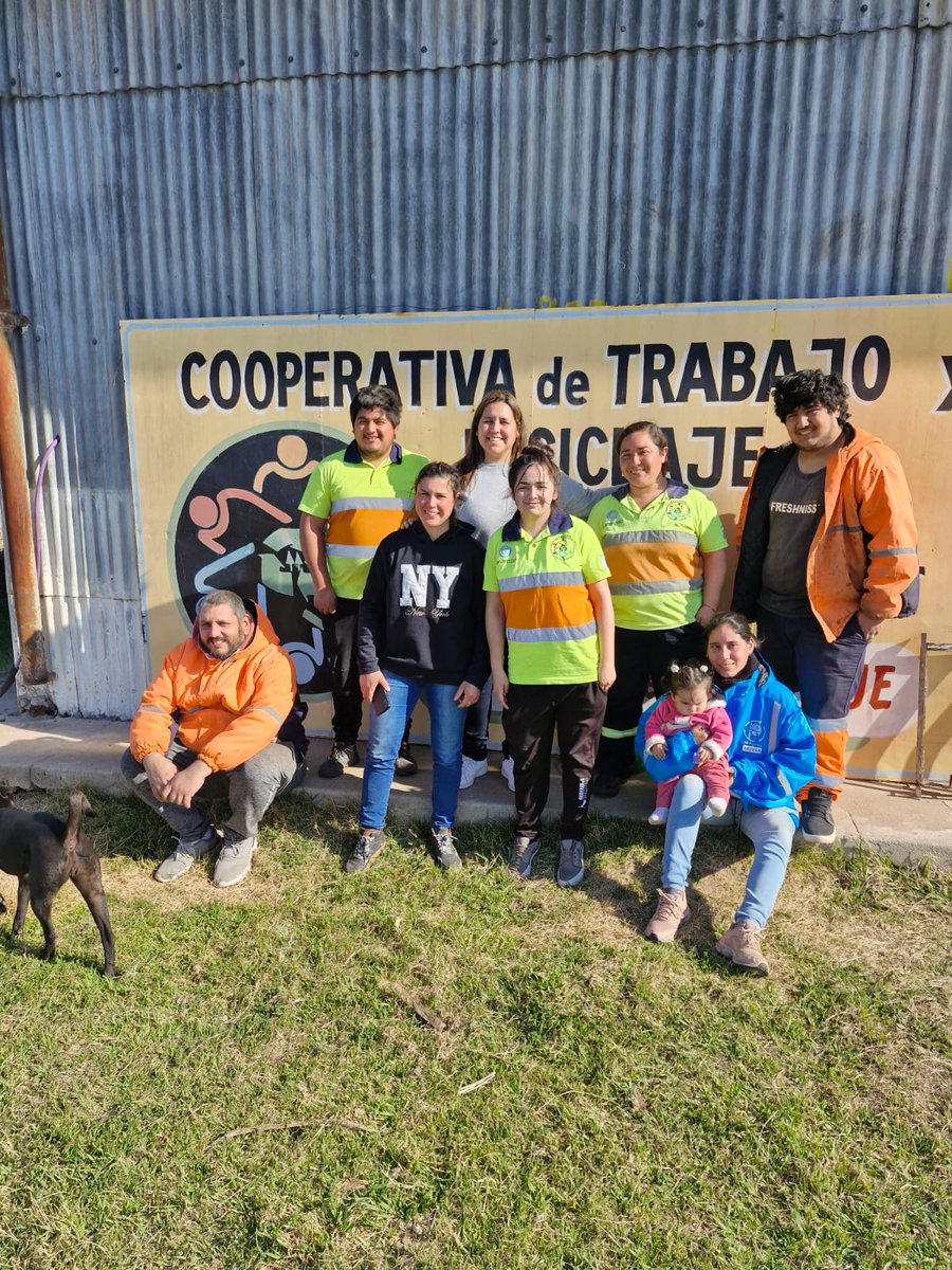 🙌Entregaron ropa de trabajo a lxs asociadxs de la <a href="/CBayauca/">Cooperativa De Trabajo Y Reciclaje Bayauca</a>, #ElTriunfo y visitaron el espacio de #CooperativaVerdeLibertad.😌 Fue una jornada positiva donde, además, se conversó sobre las necesidades del sector y las políticas publicas que implementa el programa del ministerio.