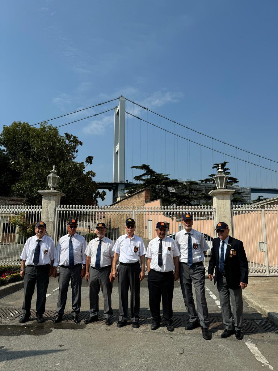 30 Ağustos Zafer Bayramı'nı coşkuyla kutladığımız bu anlamlı günlerde, gazilerimizi ağırlamak ve onlara teşekkürlerimizi iletmek amacıyla bir araya geldik. 
Gazilerimizi busforusta ağırlamak bizler için büyük bir onur ve mutluluk kaynağıydı. Başta Gazi Mustafa Kemal Atatürk olmak