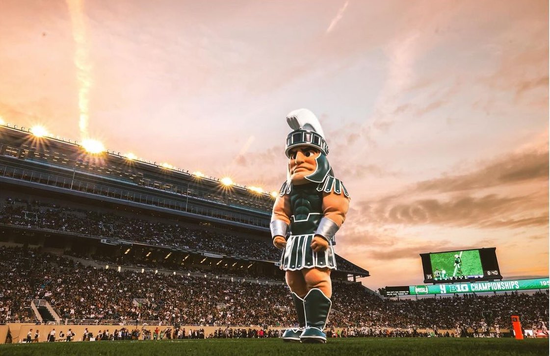 TheRealSparty's tweet photo. IT’S A BEAUTIFUL DAY FOR FOOTBALL https://t.co/S1AJdx2bgP