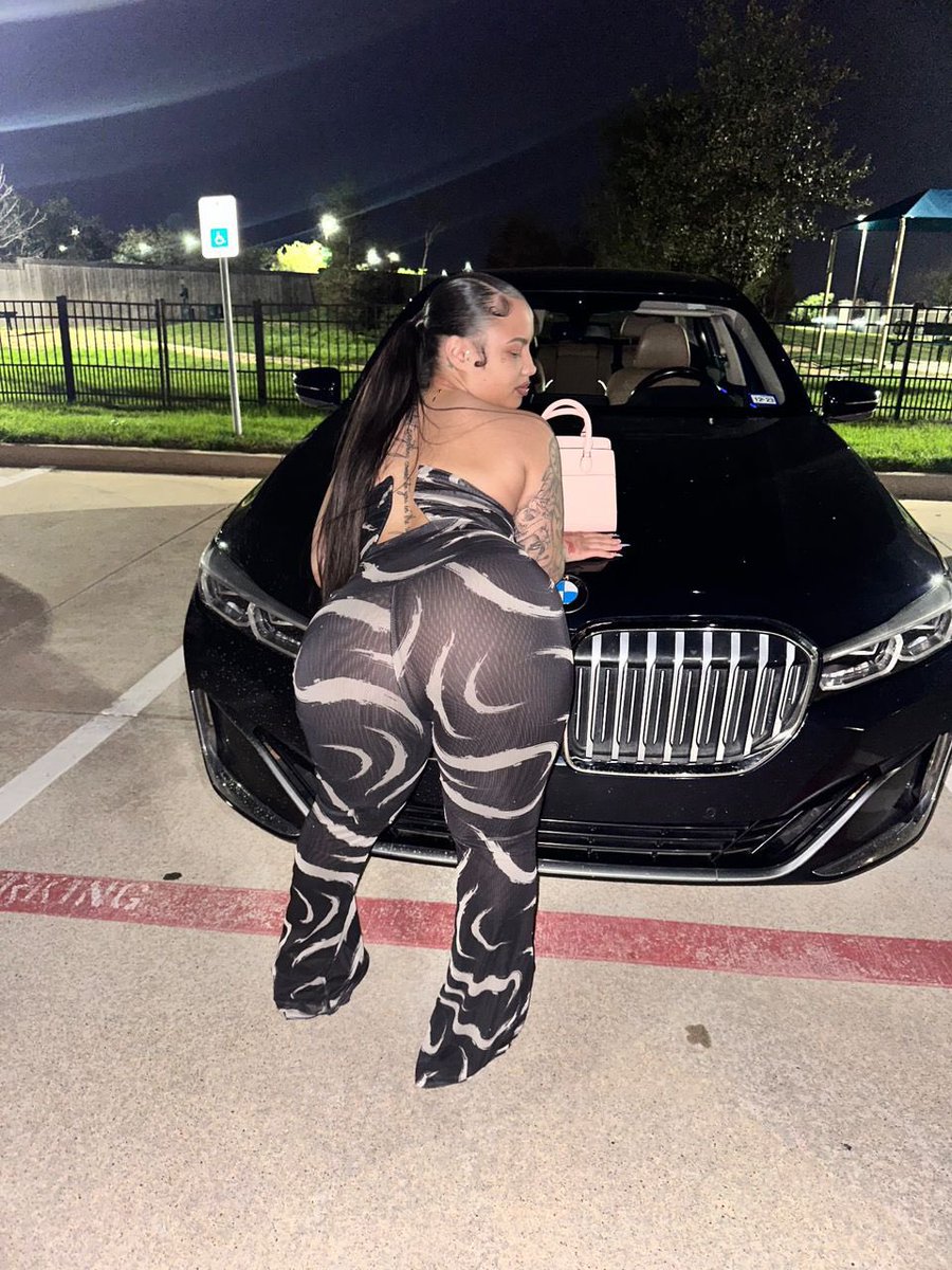 I’m bored and horny who’s tryna meet with me 🫰