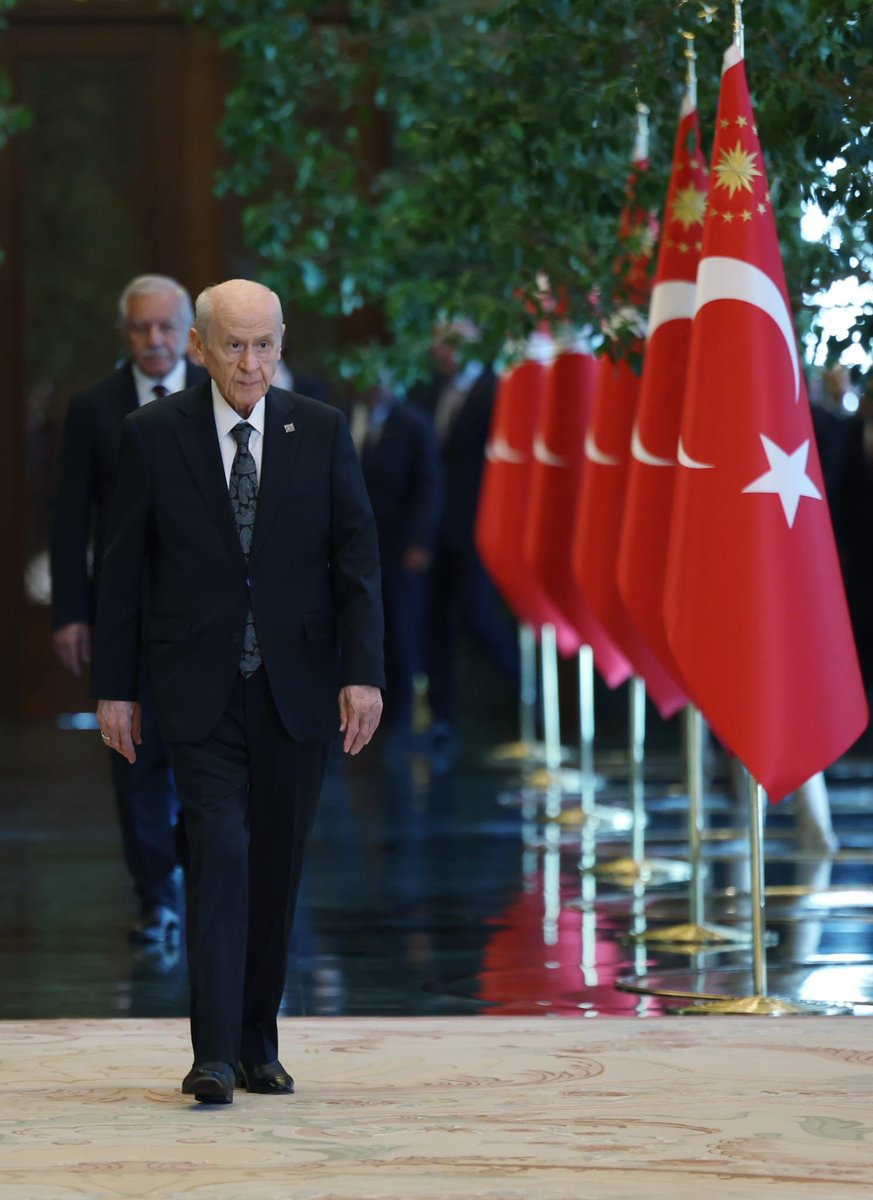 Genel Başkanımız Sayın Devlet BAHÇELİ, Cumhurbaşkanlığı Külliyesi'nde Cumhurbaşkanımız Sayın Recep Tayyip ERDOĞAN'ın #30AğustosZaferBayramı'nı tebrik etti.