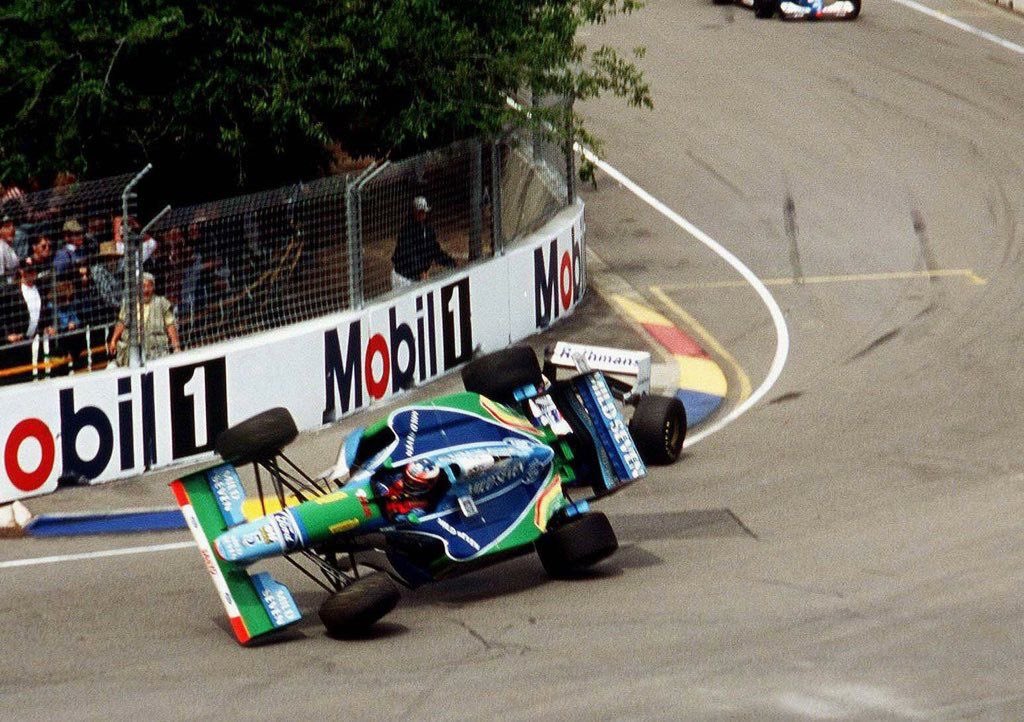michael44373644's tweet photo. lost the car, won the championship… thanks damon 😉 @HillF1 https://t.co/EqatSs10c7