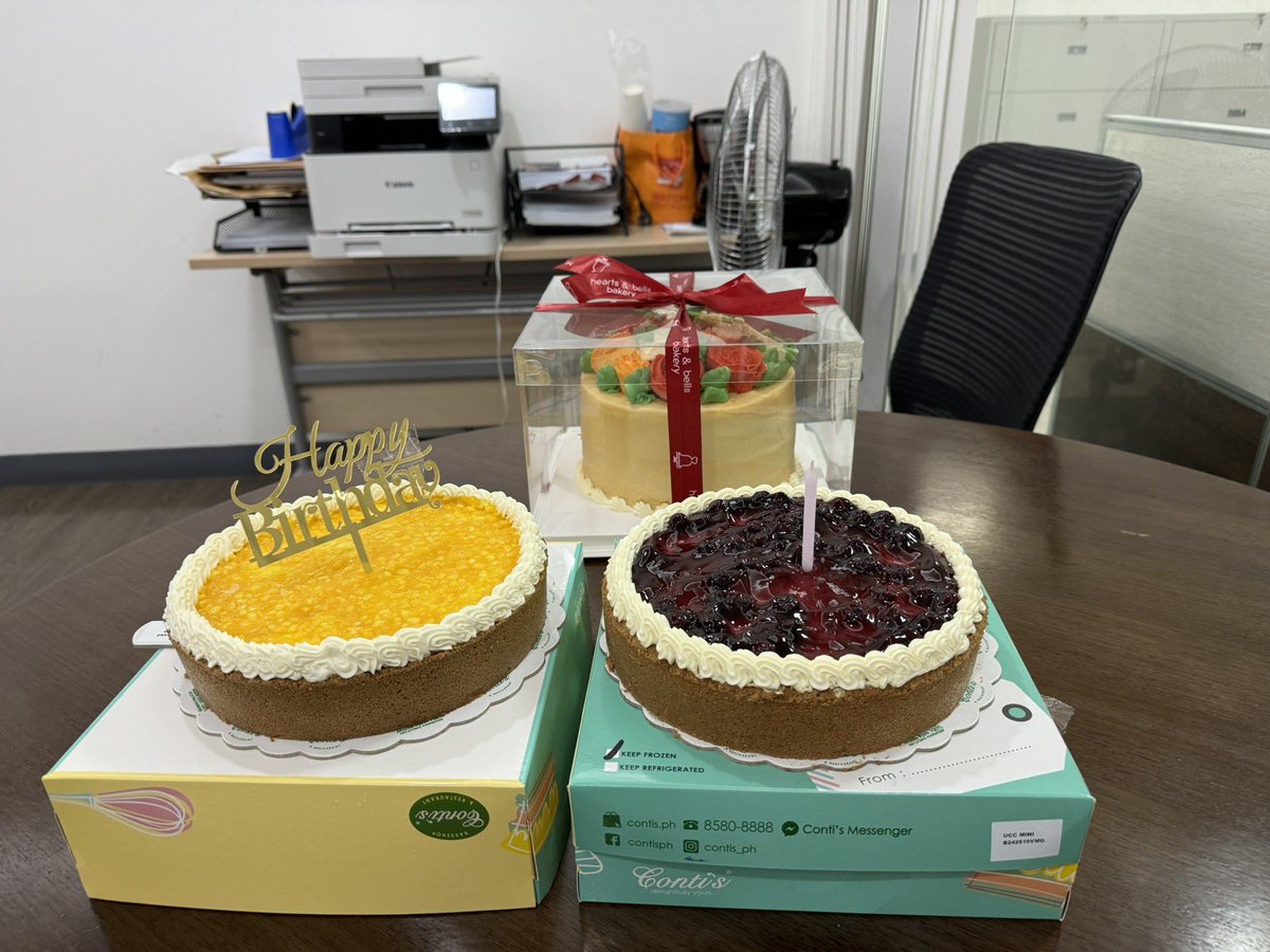 yanixcpa's tweet photo. Ganito pala mag birthday ang isang CPA, tatlo cake??? Chariz HAHAHA TYL 🥹💖 https://t.co/55UYfQogpe