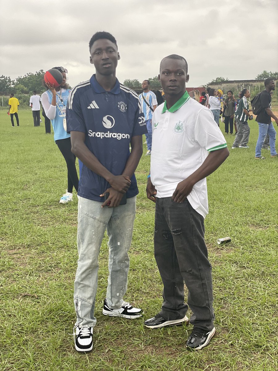 theonly_Okiki's tweet image. Wearing my heart on my sleeve...and my team's logo @NUFC on my chest! 
Jersey Day ✅
#JerseyDay
