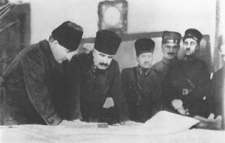 İnandılar, başardılar. Büyük bir zafer kazandılar. Kutlu olsun. Minnetle anıyorum.