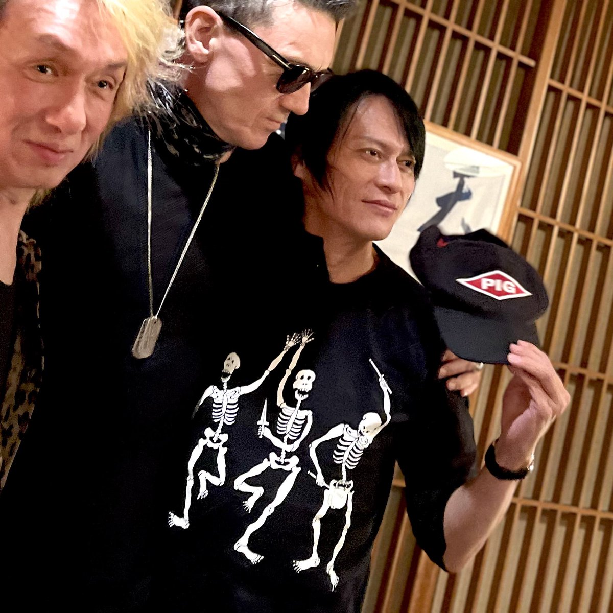 raymondwatts's tweet photo. PIG with the majestic Atsushi Sakurai and Hisashi Imai in 2023.
#bucktick #pig #schwein #hisashiimai #acchan #raymondwatts https://t.co/SVfxgWEH1w