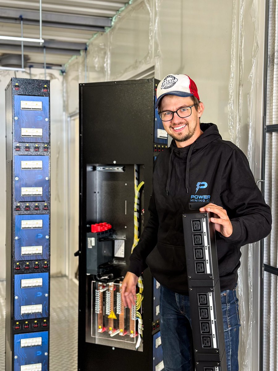 PowerMiningFarm's tweet photo. Our brand-new 320A 20 output PDUs, specially designed for hydro-mining operations in @Whatsminer_MBT racks.
#powermining #miningpdus #cryptomining #miningcontainers https://t.co/L9e26gHE50
