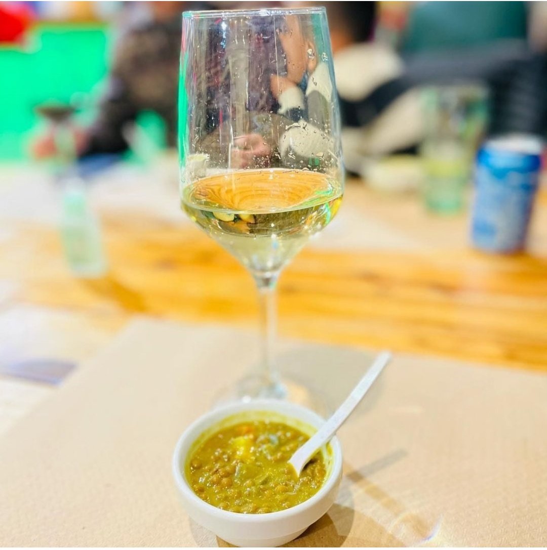 Vegicano2017's tweet photo. Nuestro aperitivo de lentejas al curry. Todo un clásico en estos 7 años que llevamos en el mercado😅
Reservas:604 23 40 72 ☎️
HORARIOS:
🌞Martes a domingo: de 12h a 17h, abrimos para comidas 
🌙Jueves, viernes y sábados: de 20h a 23.30h, abrimos para cenas 
😴Lunes: cerramos https://t.co/mY4IvfT4X0