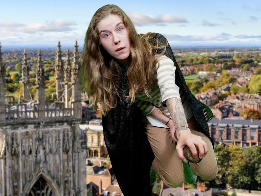 FREE Broom flights over <a href="/ShamblesInYork/">Shambles York</a> 🧹

yorkmix.com/now-you-can-fl…