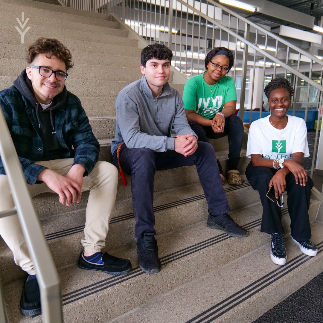 IvyTechCC's tweet image. Embracing that Ivy green spirit? Show off your Ivy Tech colors today and celebrate with us! Don&apos;t forget to tag us #IvyTech #NationalCollegeColorsDay