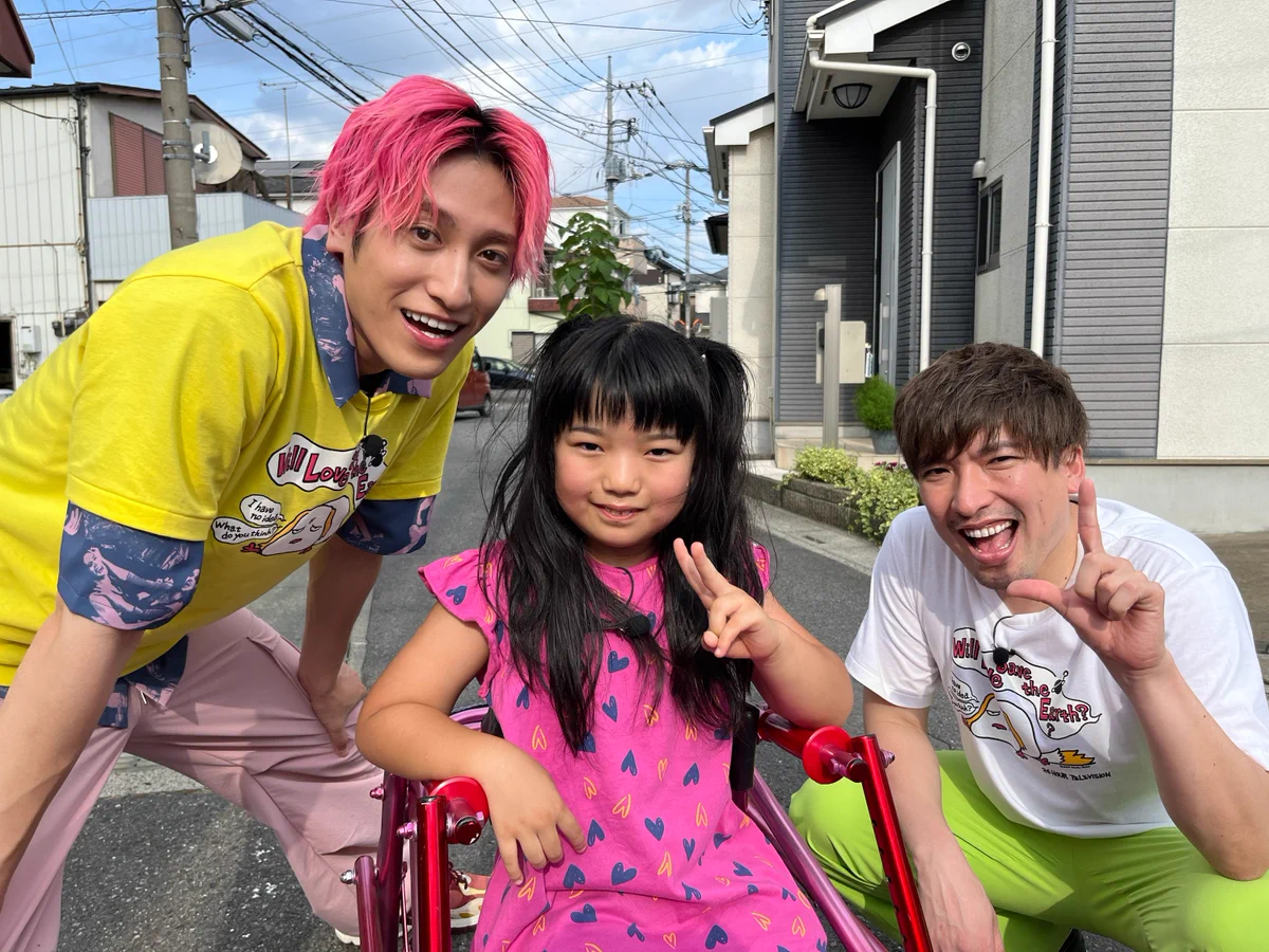 GWOhDP1akAACWUL?format=webp&