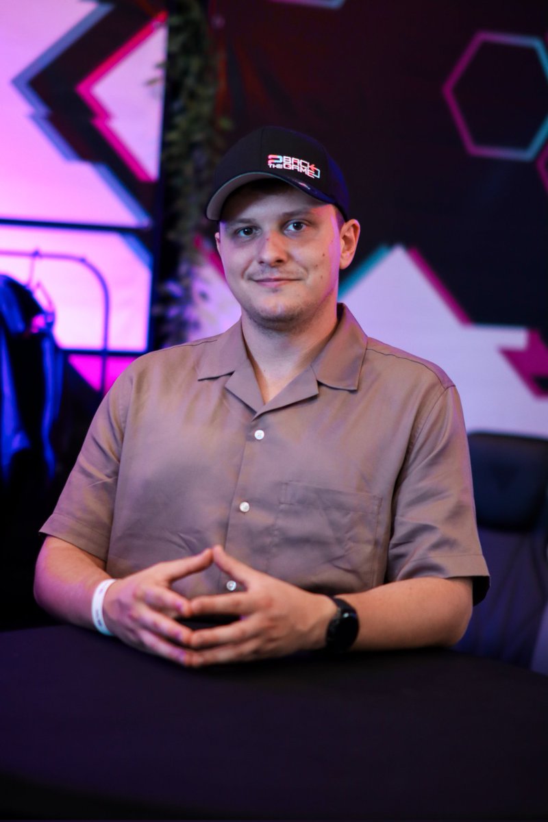 Ten przystojniak czeka na was na stoisku <a href="/Back2TheGamePL/">Back2TheGame</a> Wpadnijcie przybić piątkę z <a href="/Majutek_lol/">Rafał 'Majutek' Szczepanek</a>