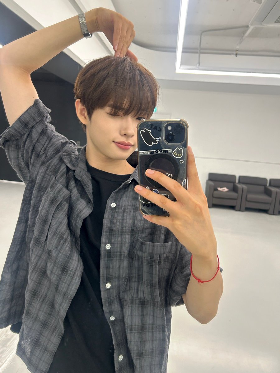 TIOT_NOW's tweet photo. [#예���]
매주 매주 돌아오는 즐거운 불금!🔥🔥

#신예찬 #SHINYECHAN
#TIOT #티아이오티 https://t.co/TGY0ndYODb