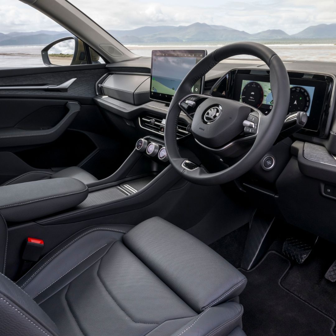 With nearly half of parents forgetting essentials like suncream and water bottles on family trips, #Škoda has set up a beach hotline at Mersea Island Beach. Simply pick up the Škoda green phone, and their #Kodiaq SUV will deliver whatever you’ve left behind!

#NationalBeachDay