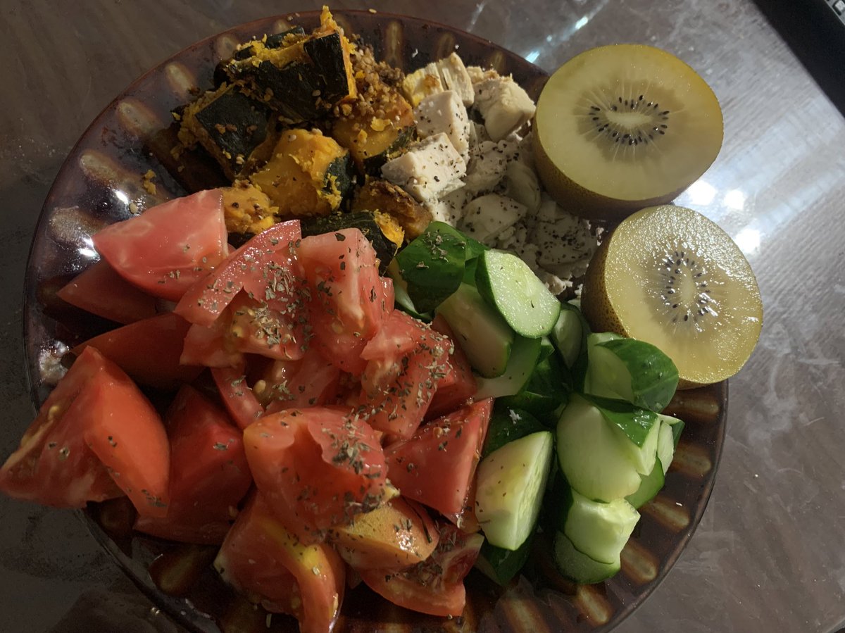 mainichishinnka's tweet photo. 昼夜ご飯
量食べれるので苦痛では無い！ https://t.co/hyqYbEQ6p2