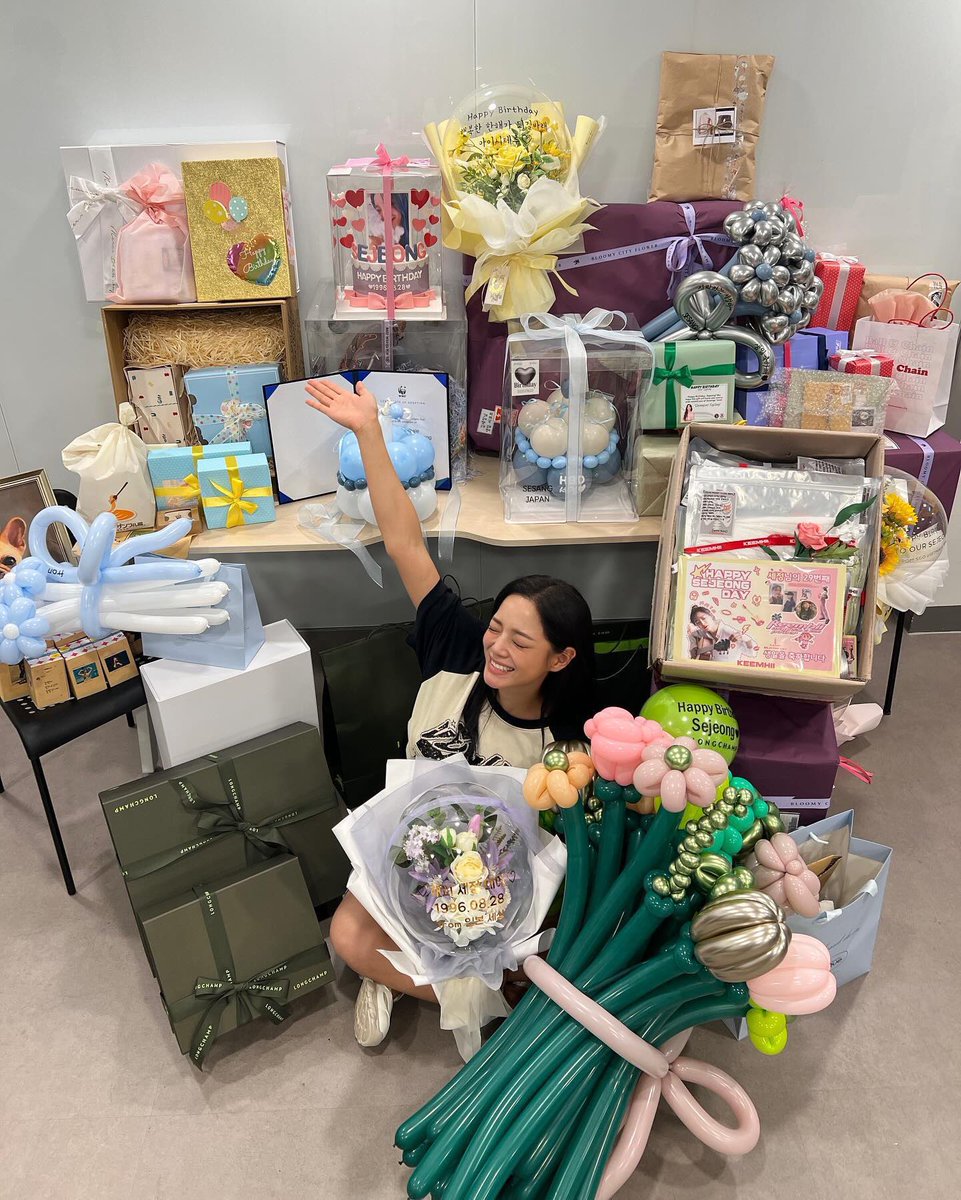 KSJVotingTeamPH's tweet photo. yay! our gift made it! 

happy birthday our #KimSejeong! https://t.co/Rwz5vuVtkT