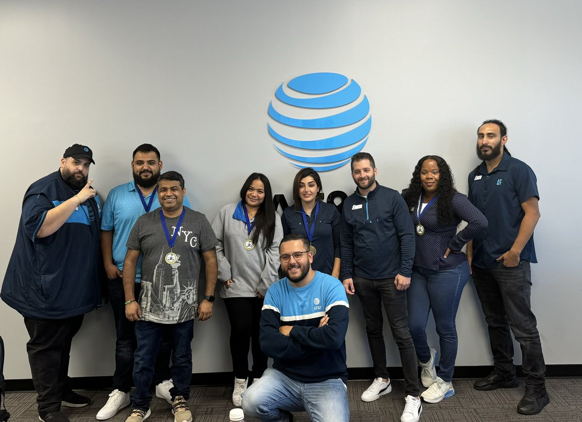#JerArmy leadership team came together to recognize our #Top10 Experts for Q2  w/🏅&amp; 🌯 #lifeatatt <a href="/One_FLA/">OneFLA</a>  <a href="/jemeFL/">John Meyers</a>