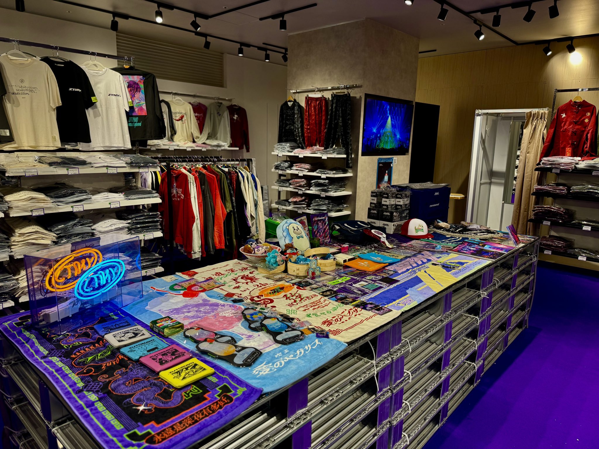 大阪のマルイで買いました。ずっと大切にしてたので綺麗です。 zawa on X: 